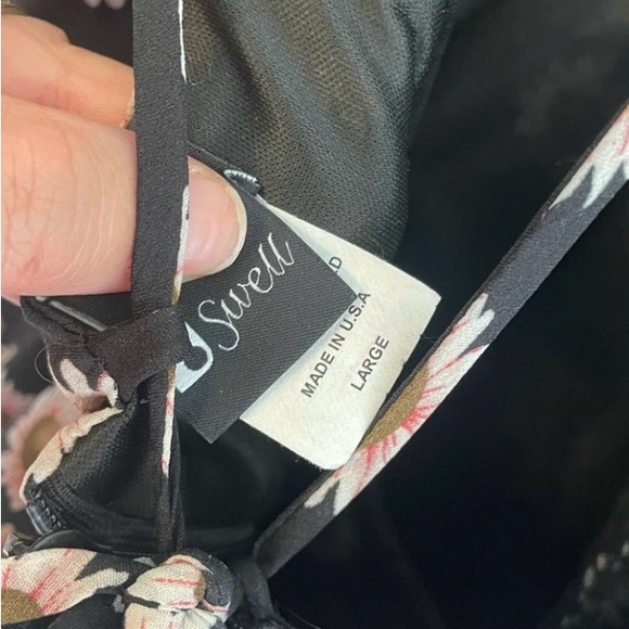 🔆SOLD🔆Maxi Dress / Cute Large w/V Neck - Picture 5 of 5